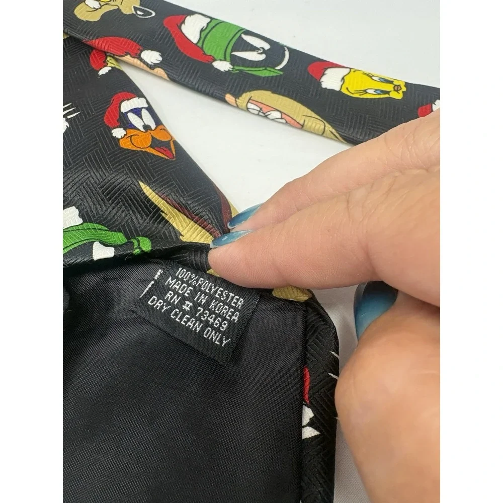Vintage Necktie Looney Tunes 1997 Christmas Cartoon Bugs Daffy Tweety Taz